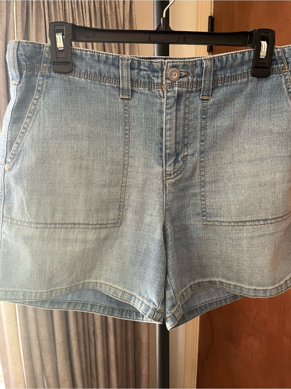 Gloria Vanderbilt Light Wash Denim Jean Shorts
